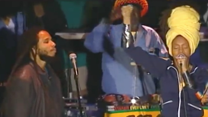Erykah Badu with Ziggy Marley & the Melody Makers - No More Trouble [2/12/2000]