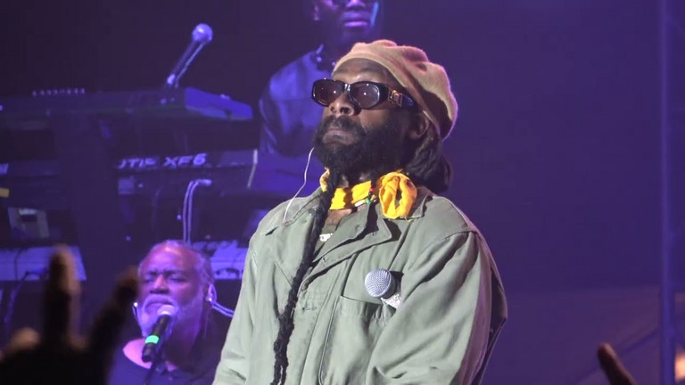 Video: Tarrus Riley - 123 I Love You @ Reggae on the River
