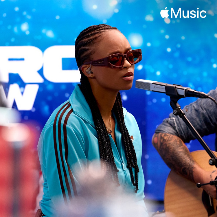 Lila Iké - Live at Apple Music Radio