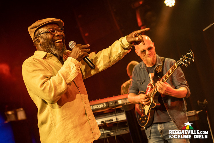Clinton Fearon & The Riddim Source, Each One Teach One