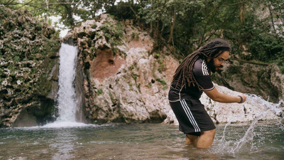 Iotosh feat. Kyraxx - What's The Pree