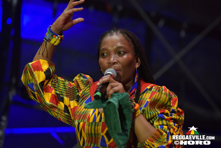 Nkulee Dube, Etana