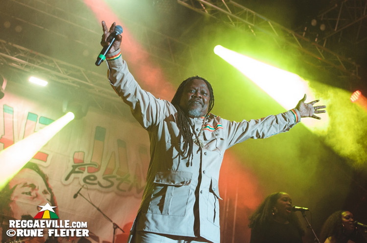 Luciano, Dr. Ring Ding, Marley's Ghost feat. Dellé