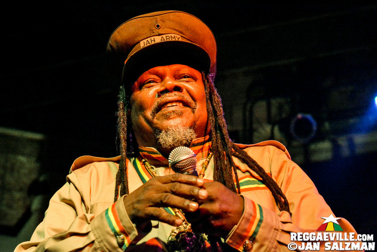 Luciano, Fully Fullwood Band feat. Ginger Roots