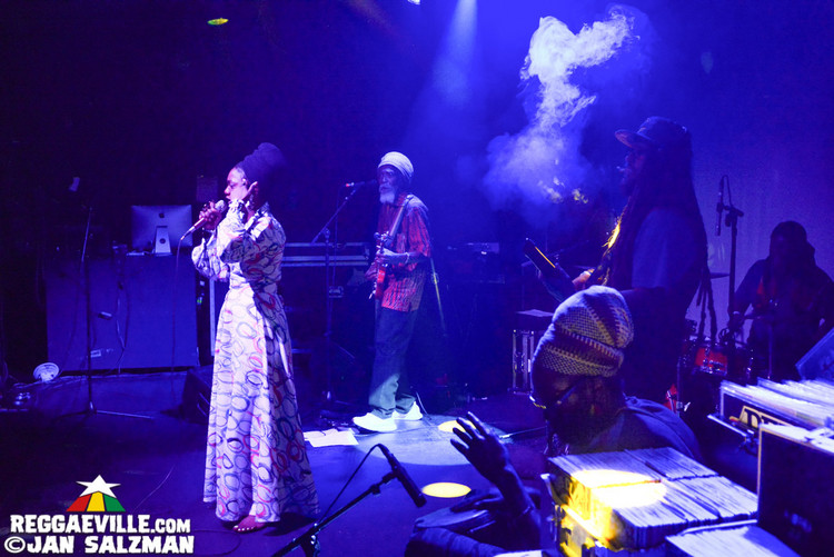 Hempress Sativa & Reemah