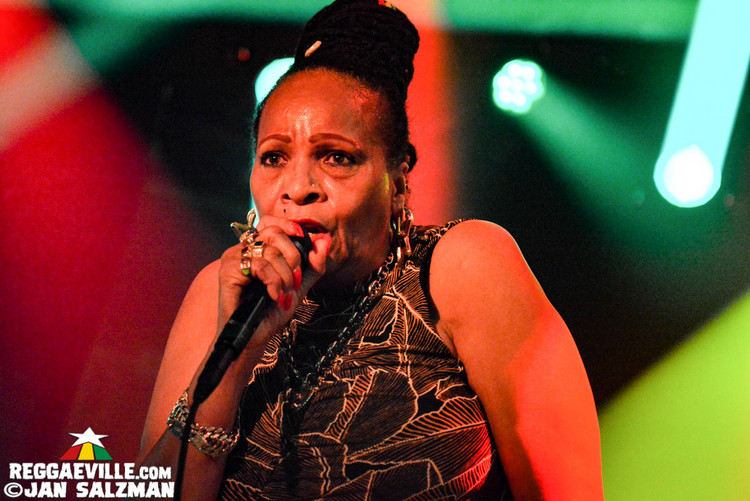 Sister Nancy, Tippa Lee