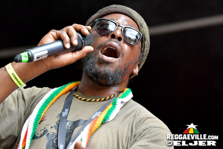 Singing U & Cat, Schwarzpaul