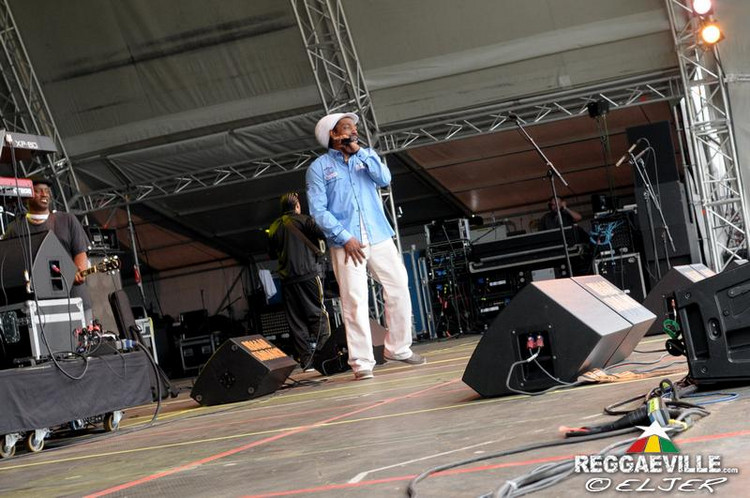 Earl Sixteen ft. The Suns Of Dub @ Reggae Sundance 2014