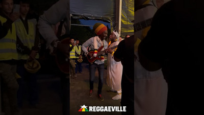 Steel Pulse' Amlak Tafari hands over the bass to Meta @ SummerJam 2024