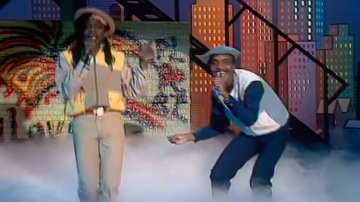 Clint Eastwood & General Saint - Stop That Train @ TopPop [11/2/1984]