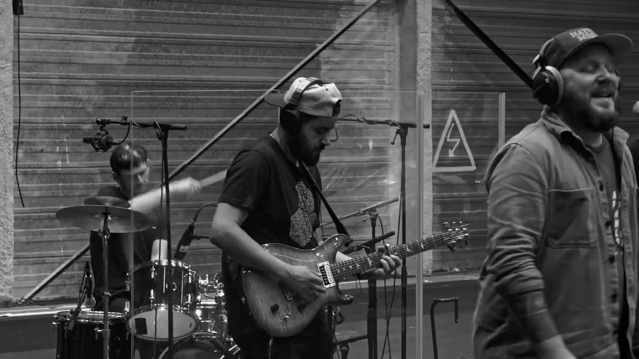 Natural Mighty - Cracked Warrior @ Live Session