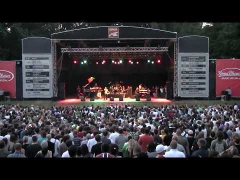 Damian Marley & Nas in Hamburg - Could You Be Loved [7/13/2010]