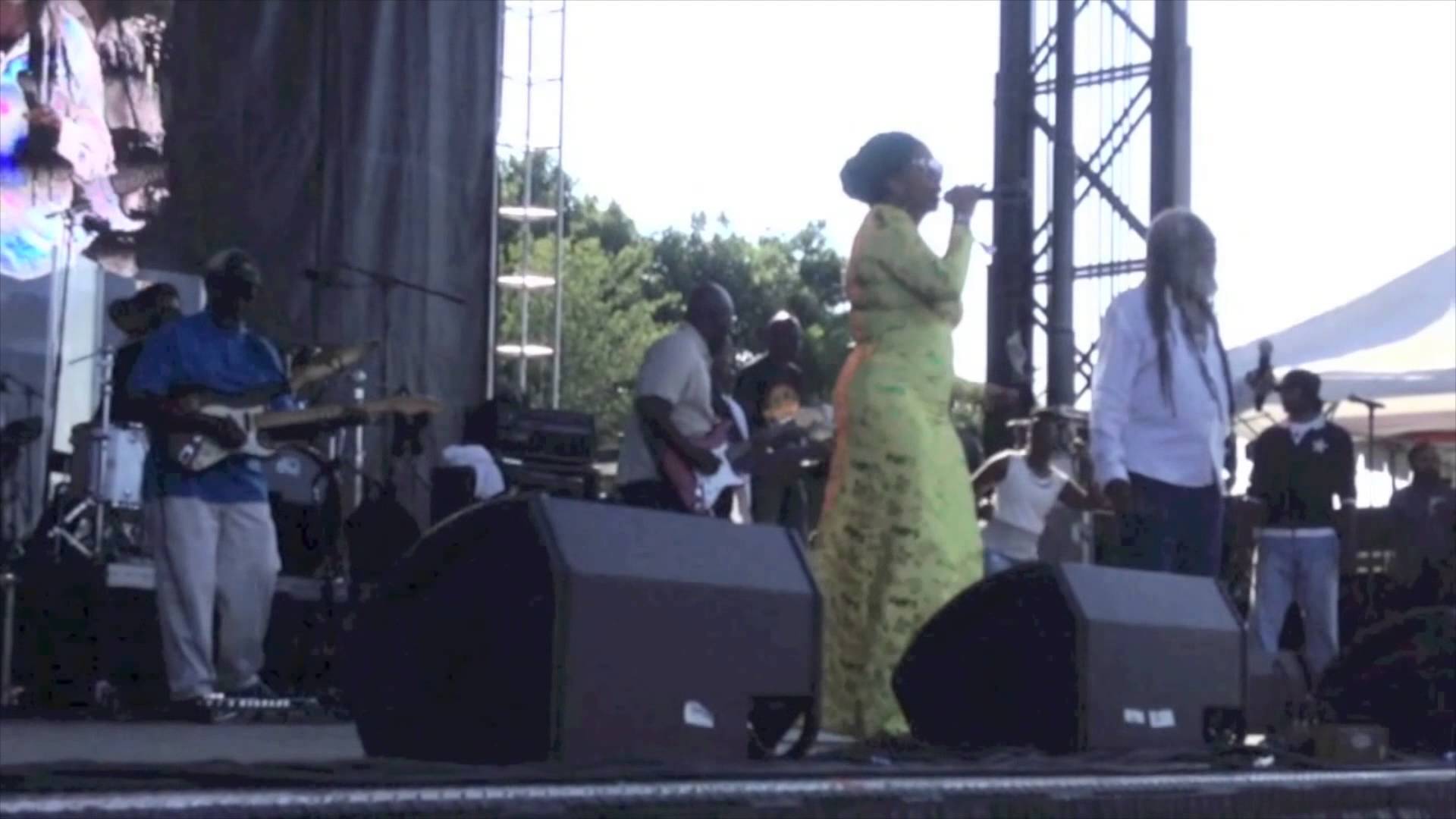 Video: Bob Andy & Marcia Griffiths - Young Gifted & Black