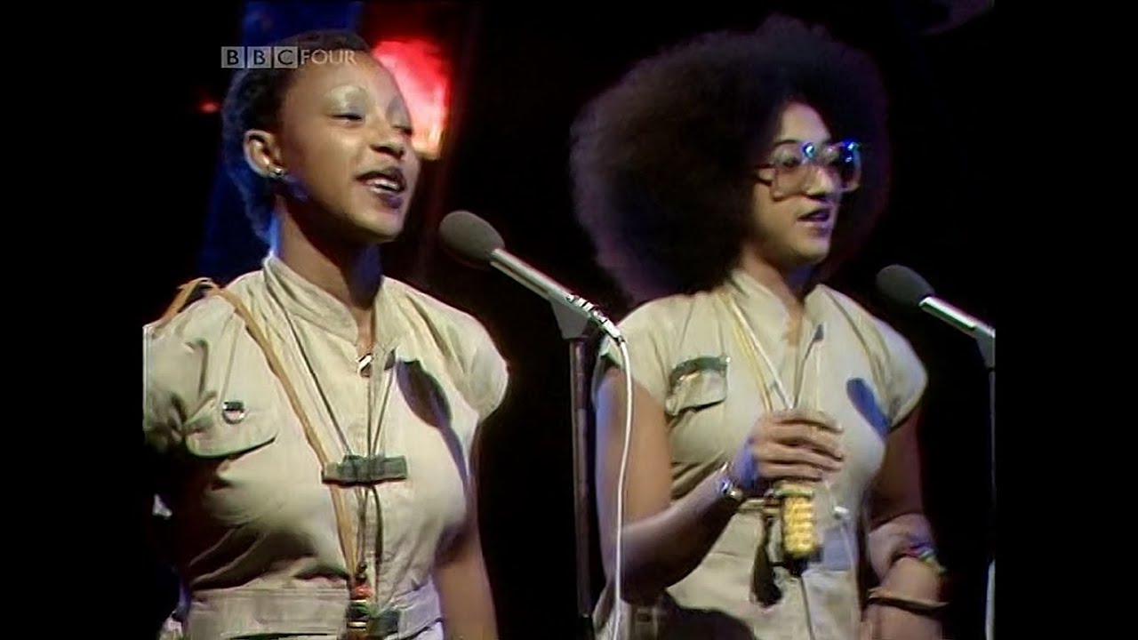 Althea & Donna - Uptown Top Ranking @ Top Of The Pops [1/26/1978]