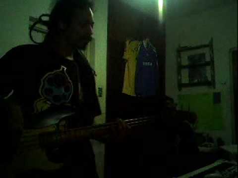 Shiah Coore vibing a bass line [11/24/2009]