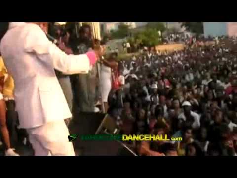 Mavado & Vybz Kartel Make Peace @ Kingston Jamboree [12/6/2009]