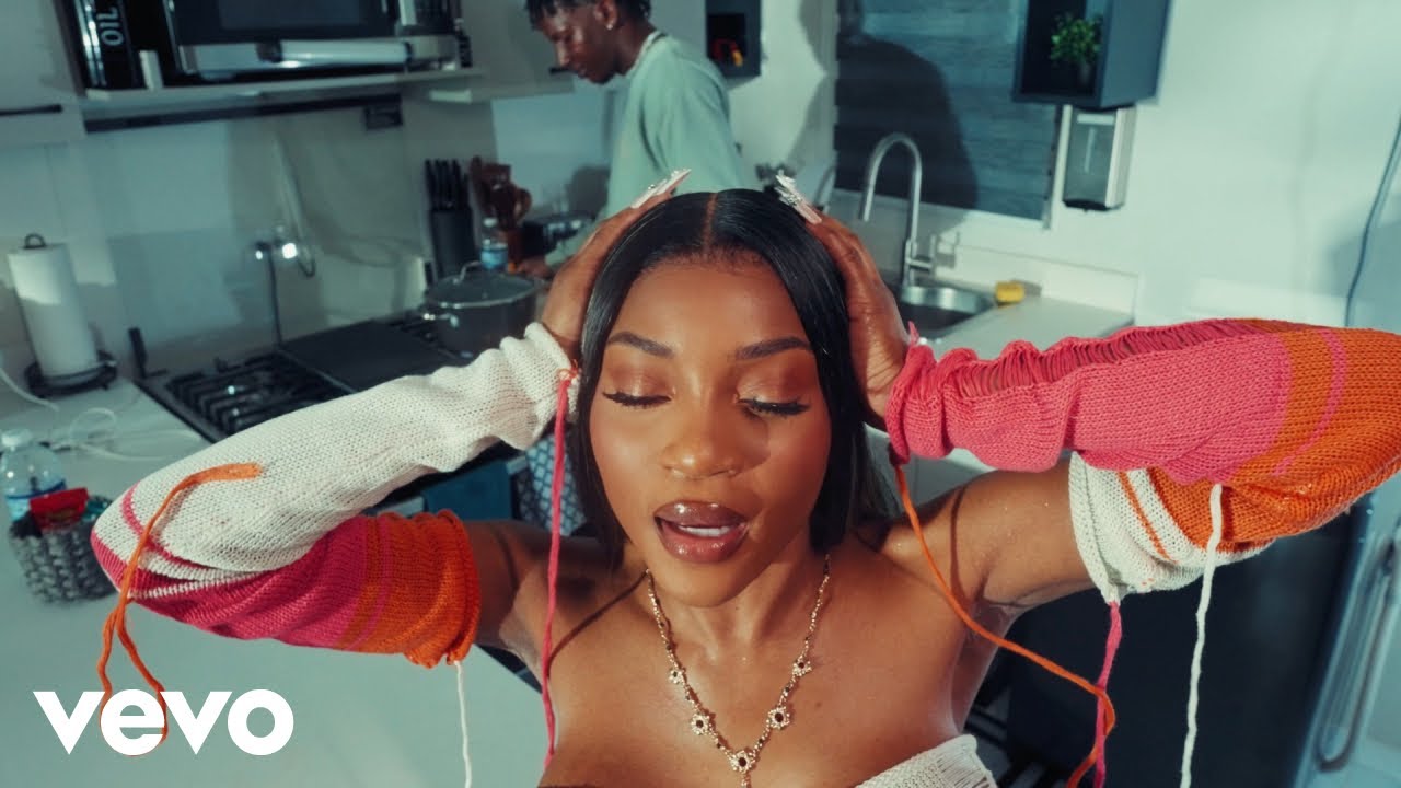 Moyann x Shakespeare - Share