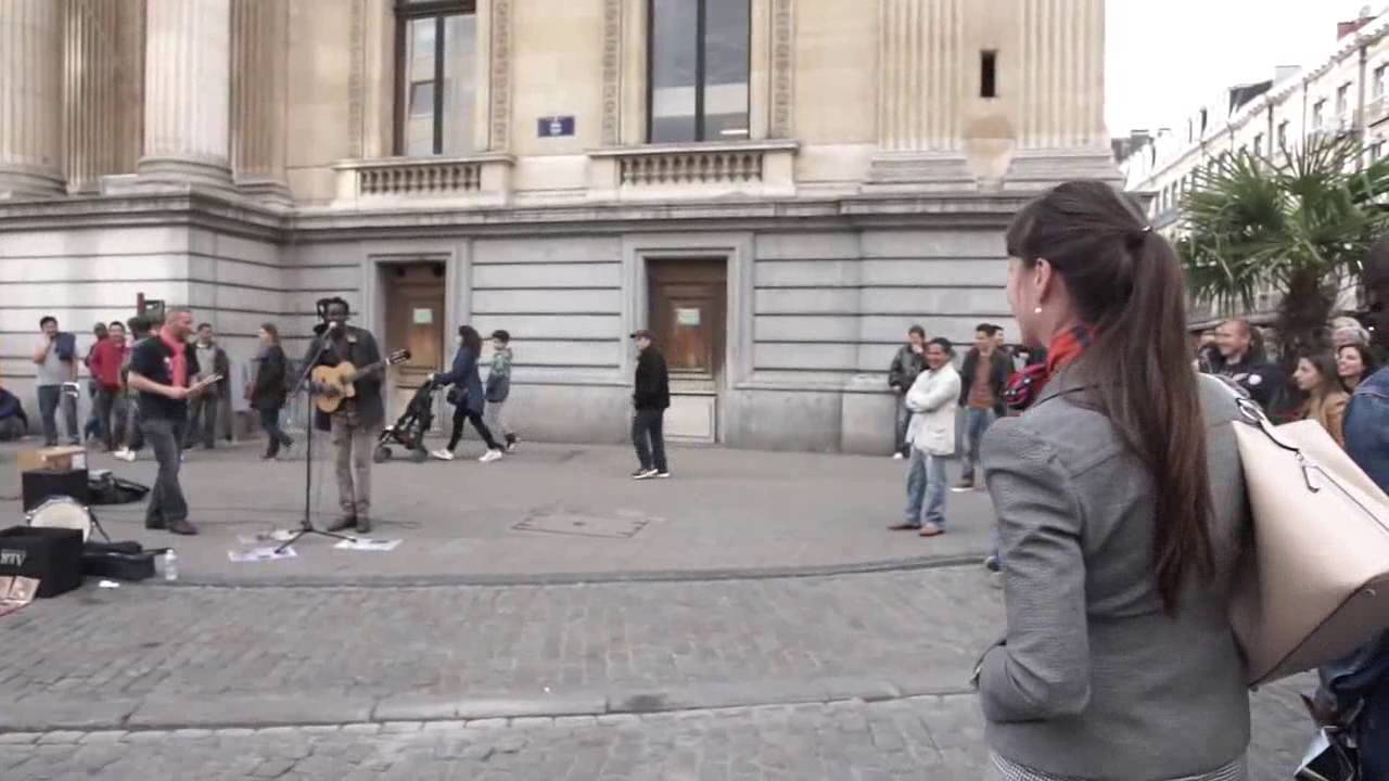 Reggae Busker joined by a random lady on Bob Marley's Three Little Birds [8/6/2016]