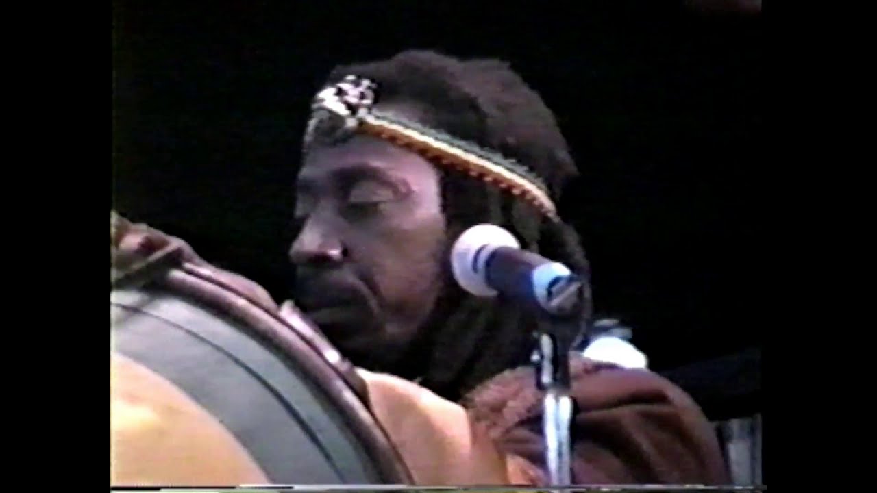 Bunny Wailer - Old Dragon and takes the Stage (California, USA) [1989]