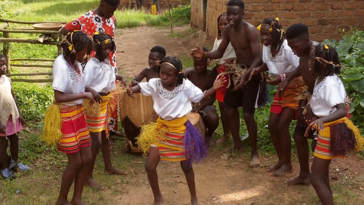Richie Stephens feat. Rohanna & Wakiso Dance Kids Uganda - African People [12/31/2023]