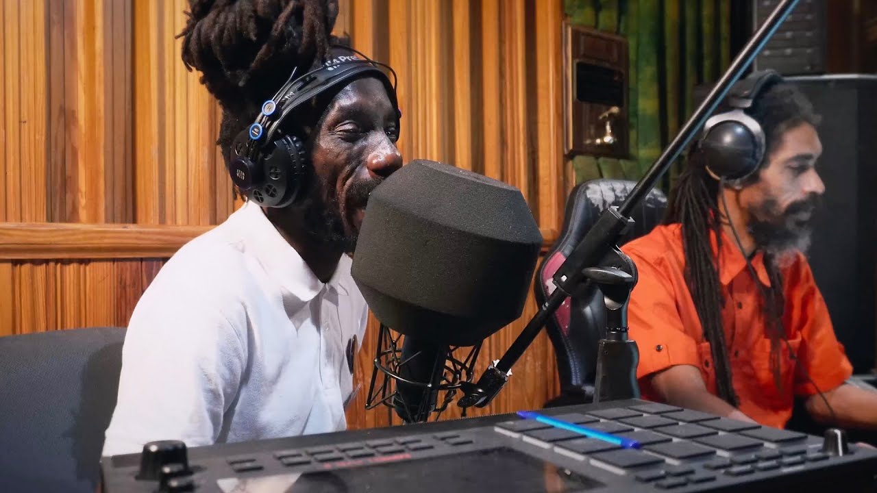 Sizzla -  Smoke Marijuana (Little Lion Sound Dubplate) [6/14/2025]