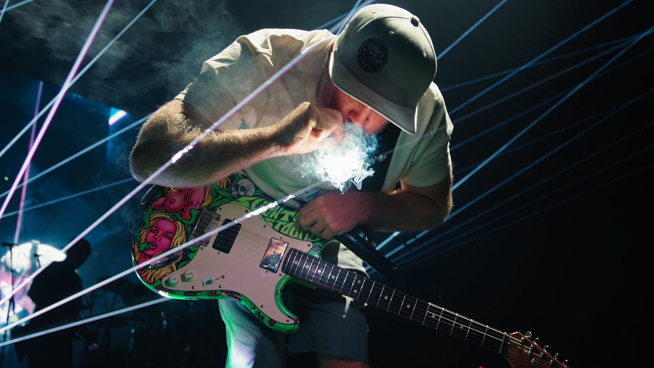 Slightly Stoopid Sparks Up On Stage With A Laser Beam [7/16/2025]
