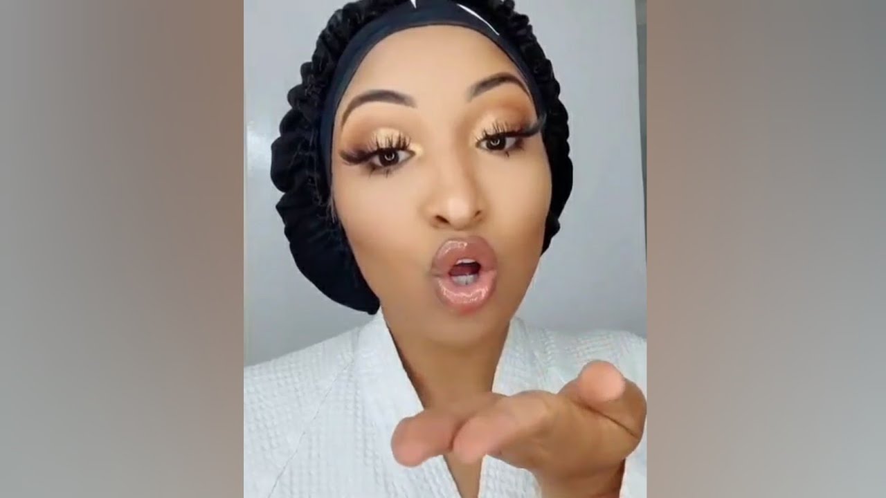 How Shenseea Does Her Make Up [1/2/2021]