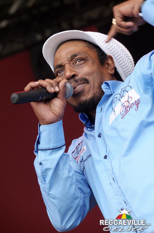 Earl Sixteen ft. The Suns Of Dub @ Reggae Sundance 2014