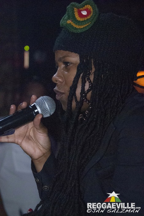 Empress Akua @ 1Love Earthstrong Festival 2014