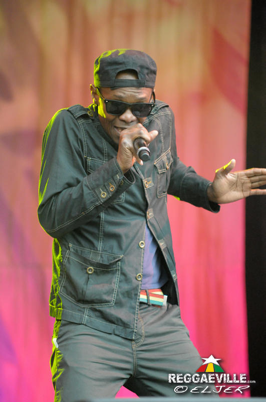 Ray Darwin with House Of Riddim playing Black Uhuru @ Ruhr Reggae Summer - Dortmund 2016