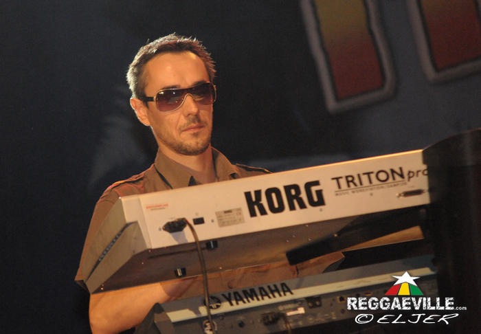 RDX backed by Dub Akom @ Reggae Jam 2014