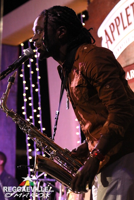 Romain Virgo feat. Busy Signal @ Signature Nights in Kingston, Jamaica