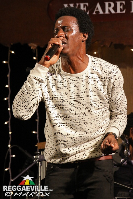 Romain Virgo feat. Busy Signal @ Signature Nights in Kingston, Jamaica