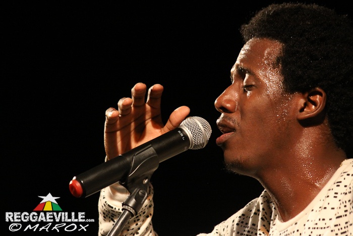 Romain Virgo feat. Busy Signal @ Signature Nights in Kingston, Jamaica