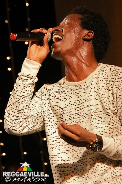 Romain Virgo feat. Busy Signal @ Signature Nights in Kingston, Jamaica