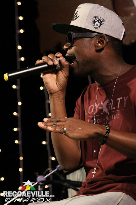 Romain Virgo feat. Busy Signal @ Signature Nights in Kingston, Jamaica