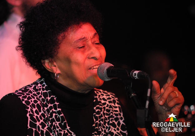 Doreen Shaffer - reggaeville.com