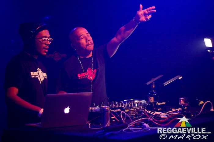 Jugglerz vs. Black Chiney @ War Ina East 2015