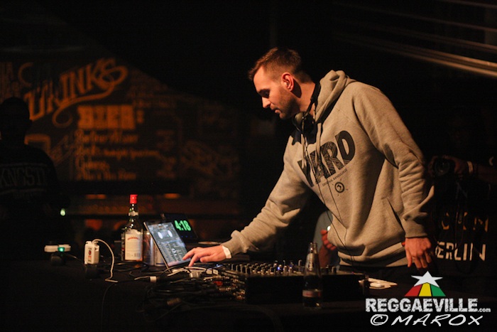 Jugglerz vs. Black Chiney @ War Ina East 2015