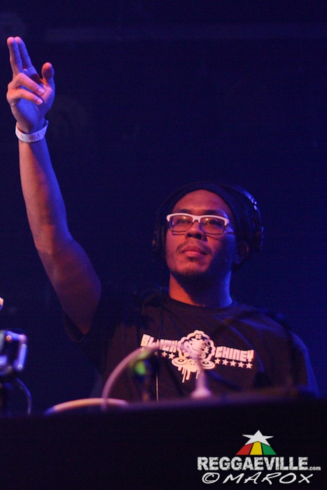 Jugglerz vs. Black Chiney @ War Ina East 2015