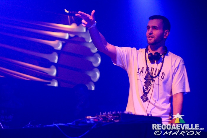 Jugglerz vs. Black Chiney @ War Ina East 2015