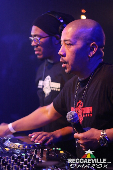 Jugglerz vs. Black Chiney @ War Ina East 2015