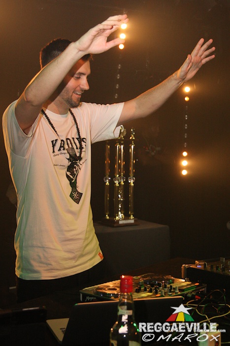 Jugglerz vs. Black Chiney @ War Ina East 2015