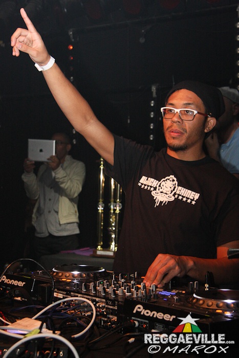 Jugglerz vs. Black Chiney @ War Ina East 2015