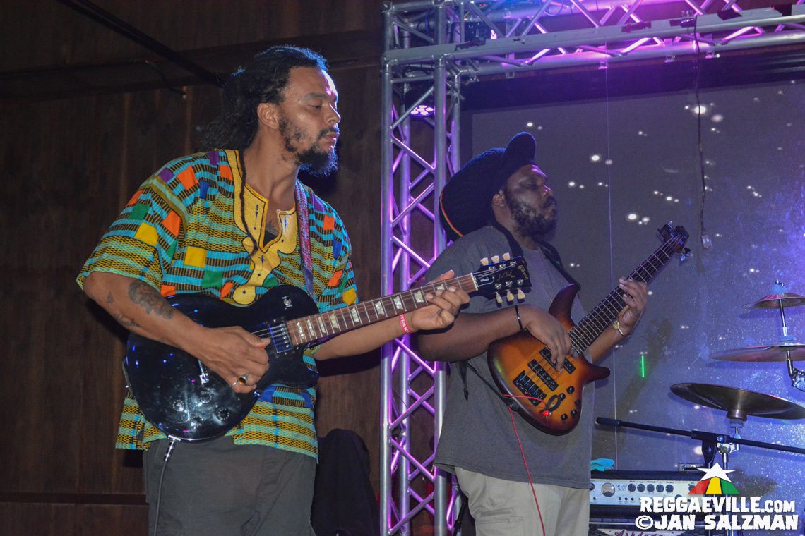 Akae Beka & Spiritual