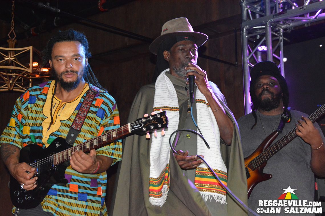 Akae Beka & Spiritual