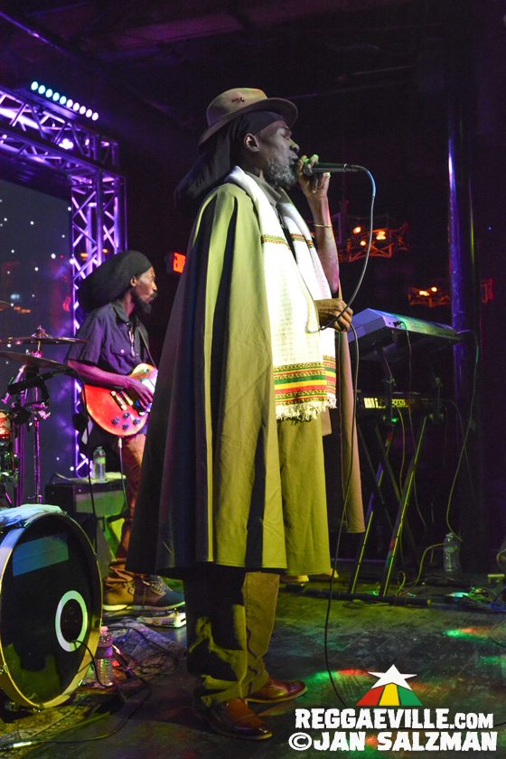 Akae Beka & Spiritual