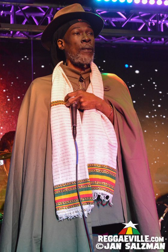 Akae Beka & Spiritual