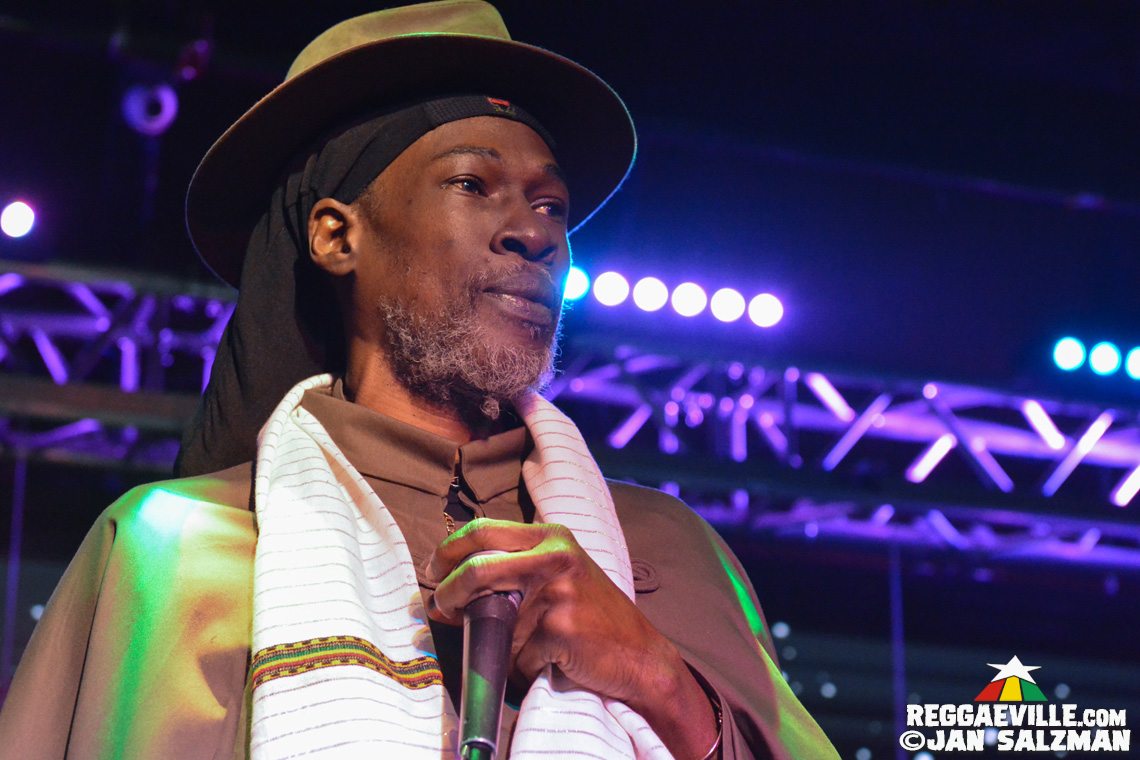 Akae Beka & Spiritual