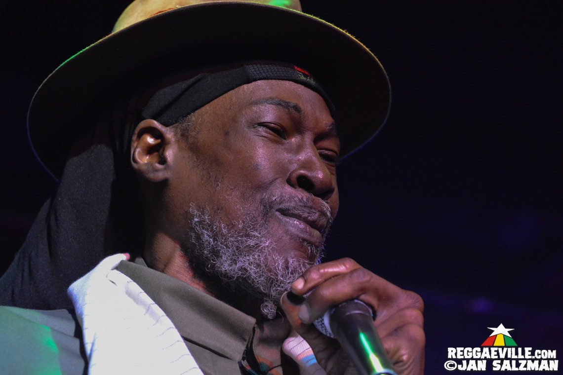 Akae Beka & Spiritual